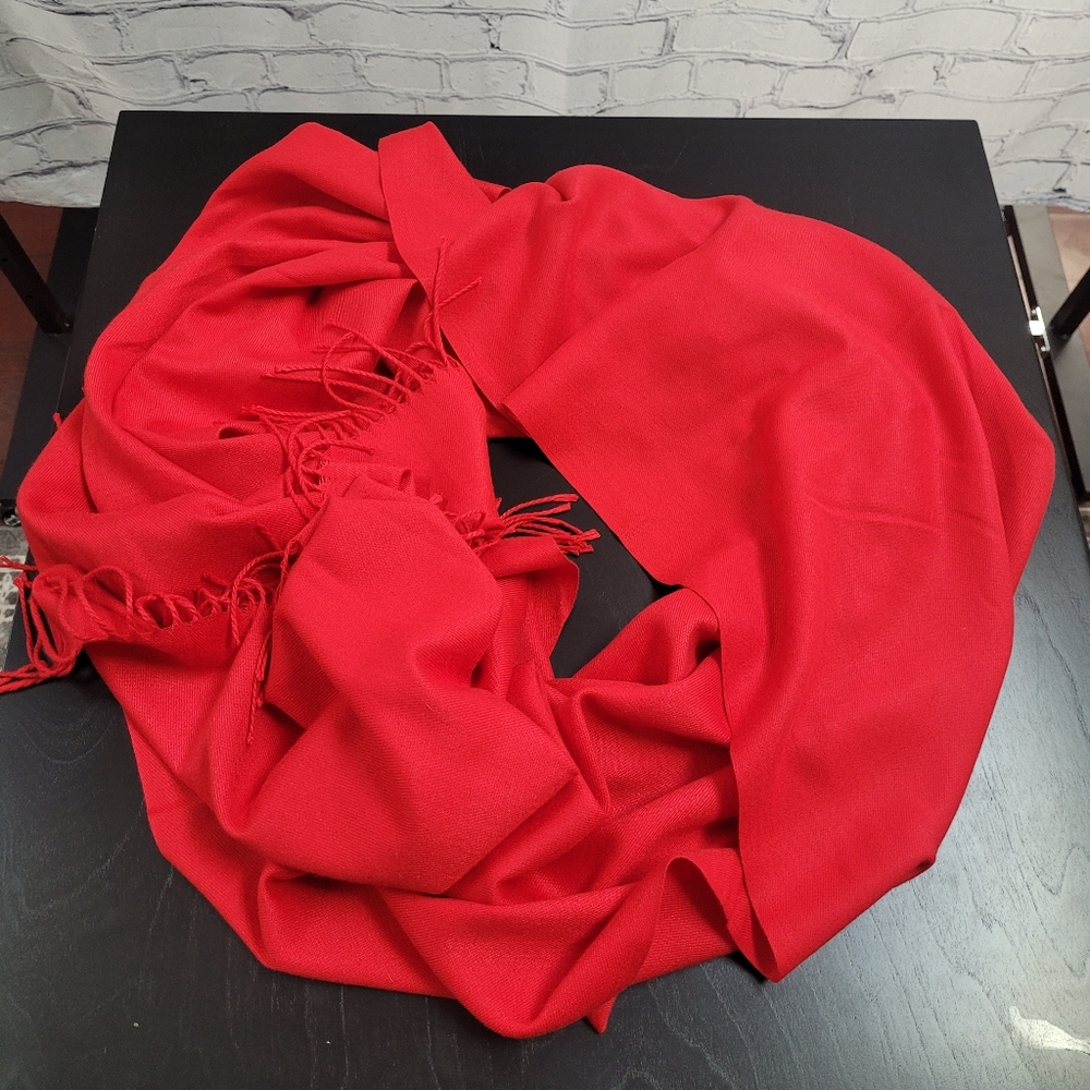 Red scarf w/ fringe end